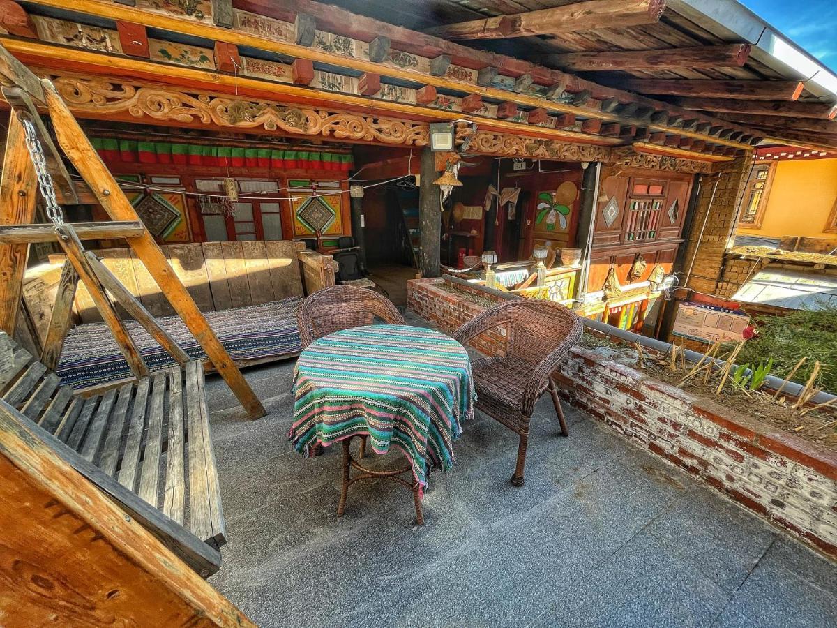 שנגרי - לה Tavern Hostel仁和客栈 מראה חיצוני תמונה