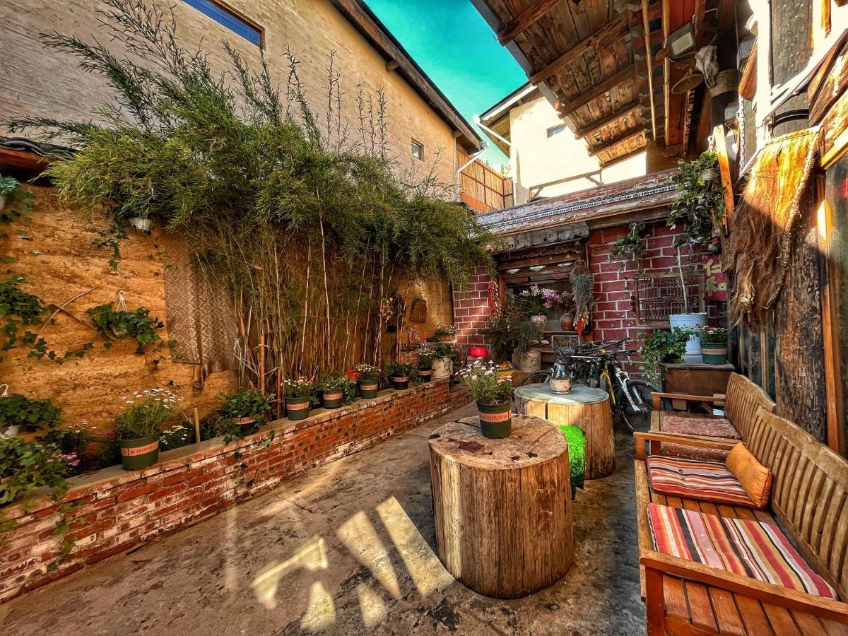 שנגרי - לה Tavern Hostel仁和客栈 מראה חיצוני תמונה