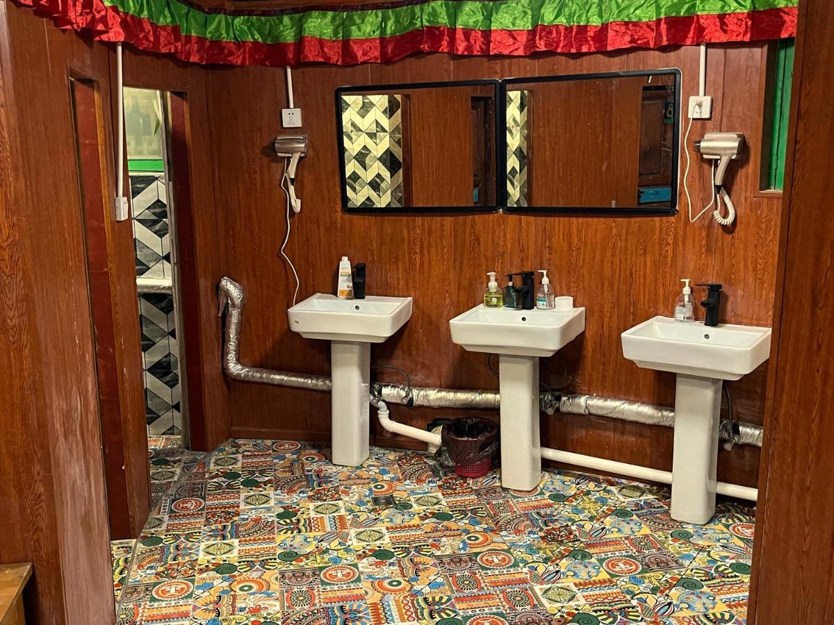 שנגרי - לה Tavern Hostel仁和客栈 מראה חיצוני תמונה