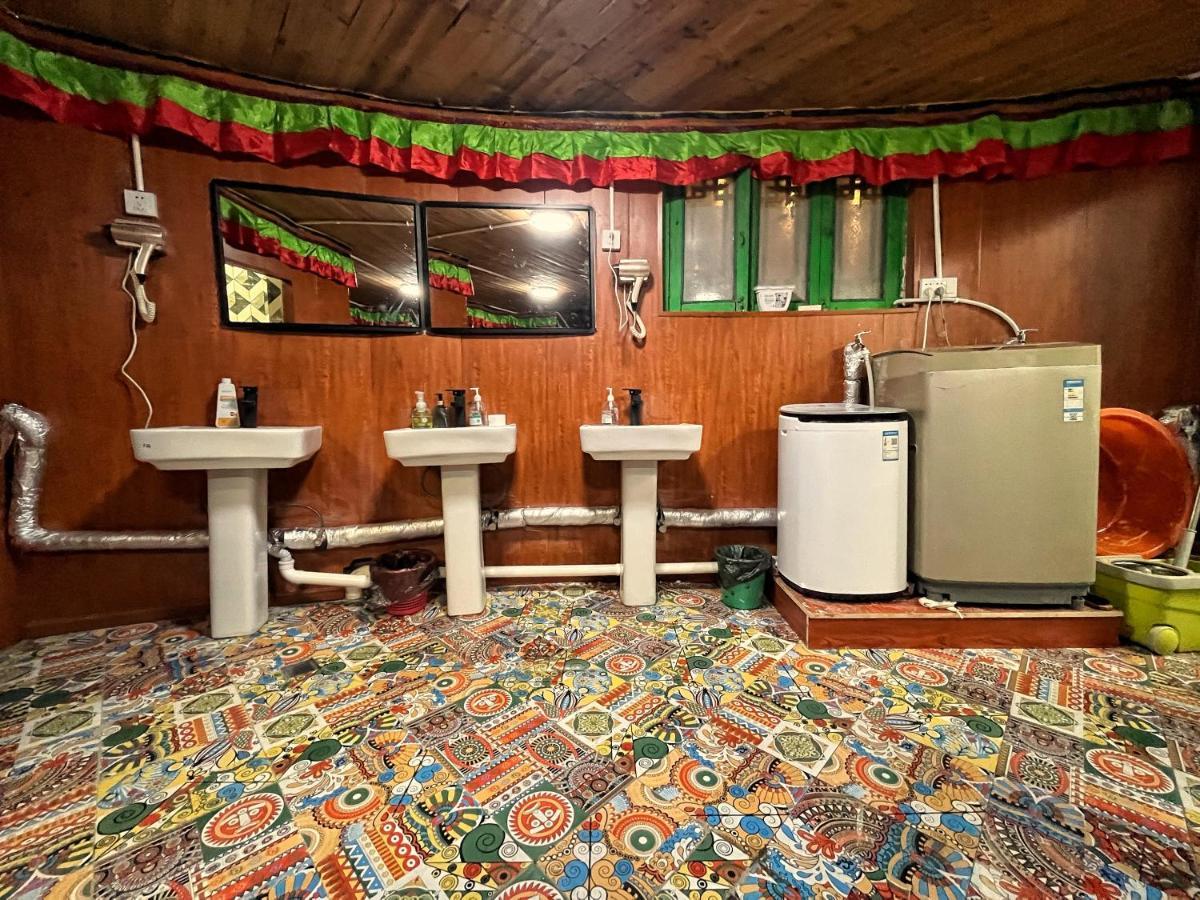 שנגרי - לה Tavern Hostel仁和客栈 מראה חיצוני תמונה